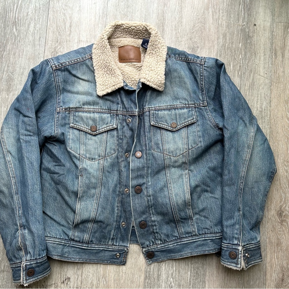 Gap Kids Sherpa-Lined Jean Denim Jacket fits Womens size small (Kids XL)